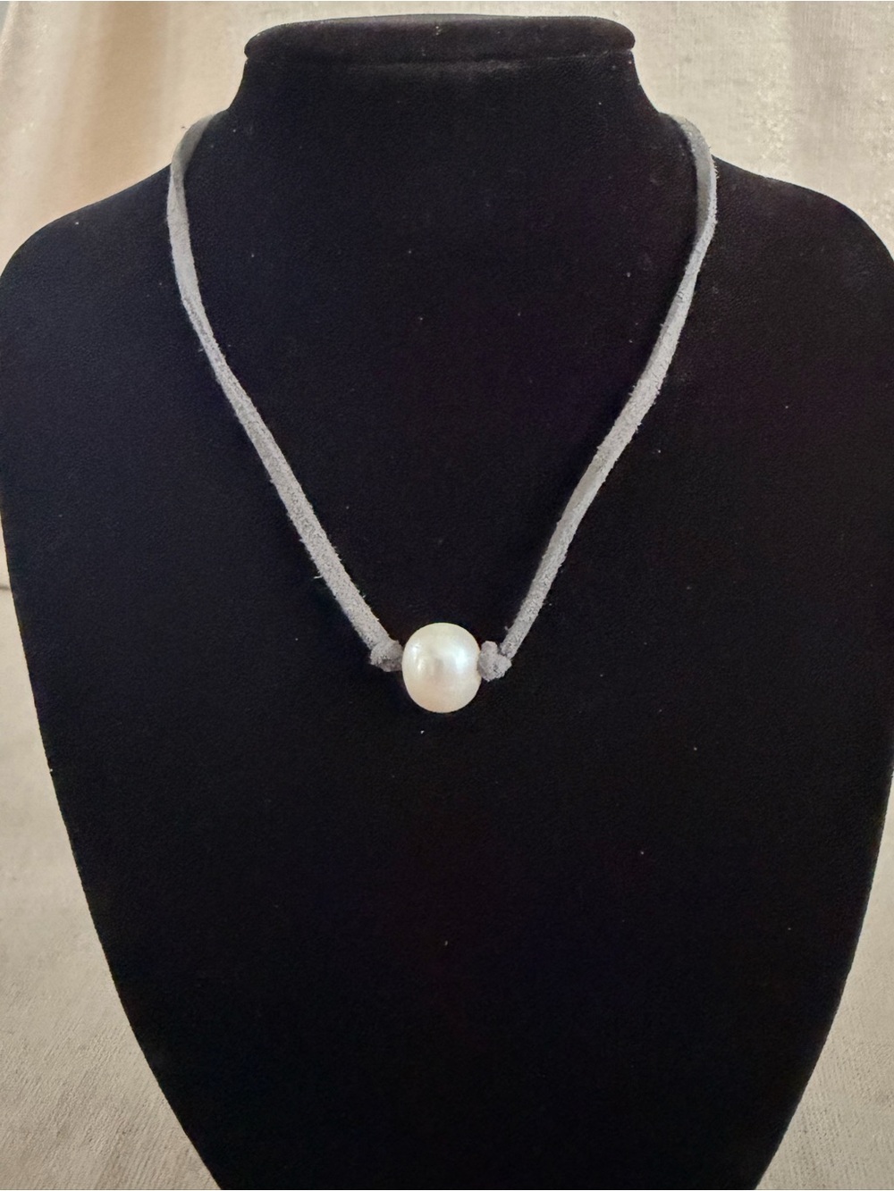 Minimalist Pearl Pendant Necklace in Gray